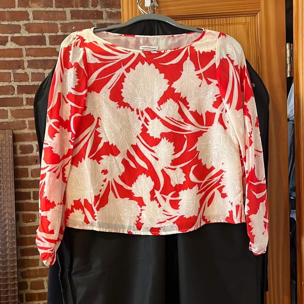 Beautiful white/red blouse by club Monaco. No tags on it but never worn.